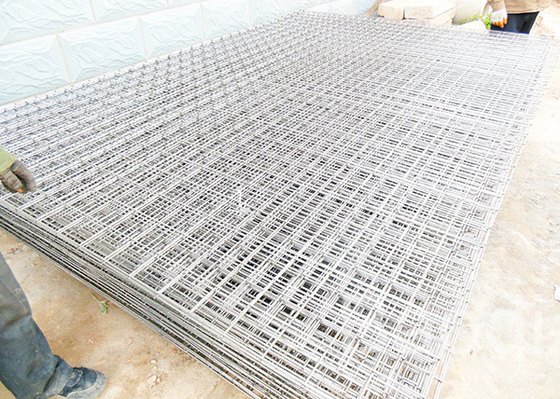 SS304 Welded Wire Mesh Sheet Sizes 0.5 - 2.4m Width , Galvanised Steel Mesh Sheets