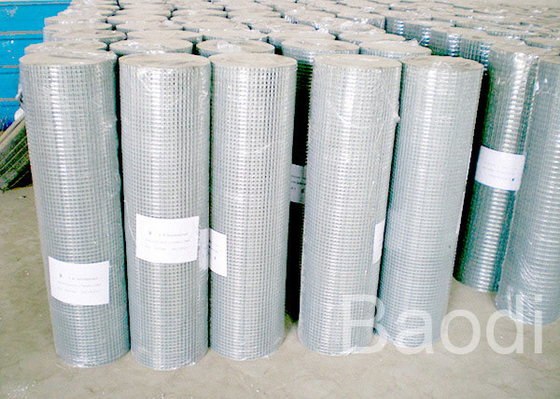 16 Gauge Welded Wire Mesh Fencing Panels Low Carbon Iron With Smooth Surface