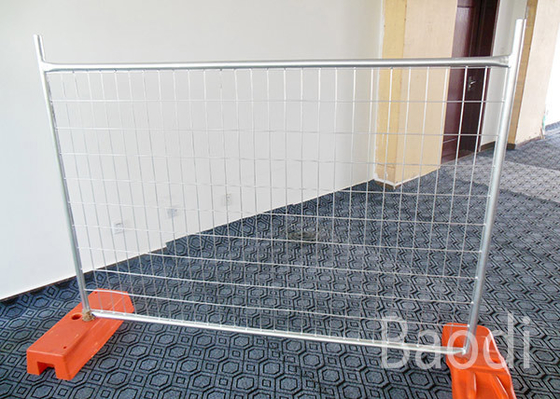 Portable Low Carbon Temporary Construction Fence Panels , Crowd Control Fencing 