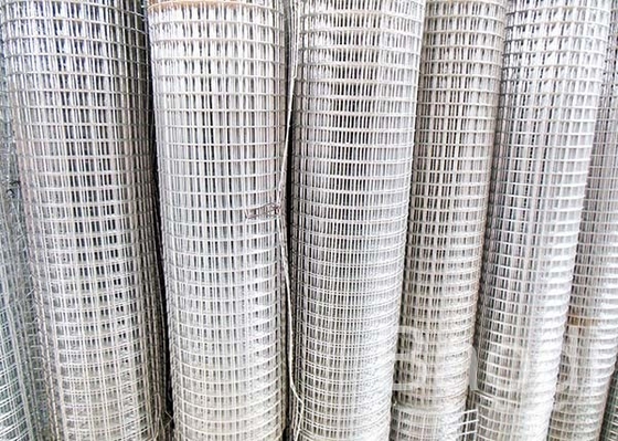 16 Gauge Welded Wire Mesh Fencing Panels Low Carbon Iron With Smooth Surface