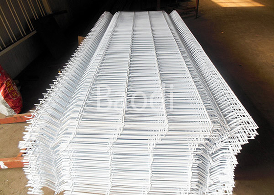 Anti - Rust White Weld Mesh Fence / Welded Wire Mesh Fencing With Peach Post
