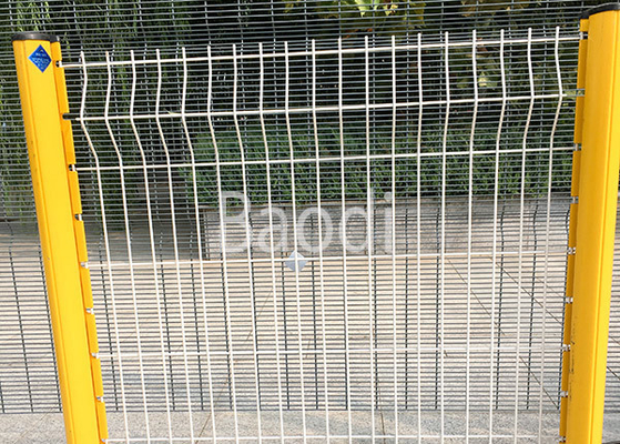 Anti - Rust White Weld Mesh Fence / Welded Wire Mesh Fencing With Peach Post