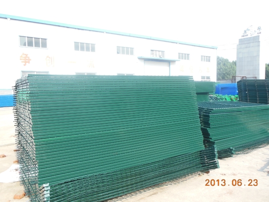 Direct Green PVC Coated 3D Curved Welded Wire Mesh Fence Iron Fence Panels for Yard Security and Protection